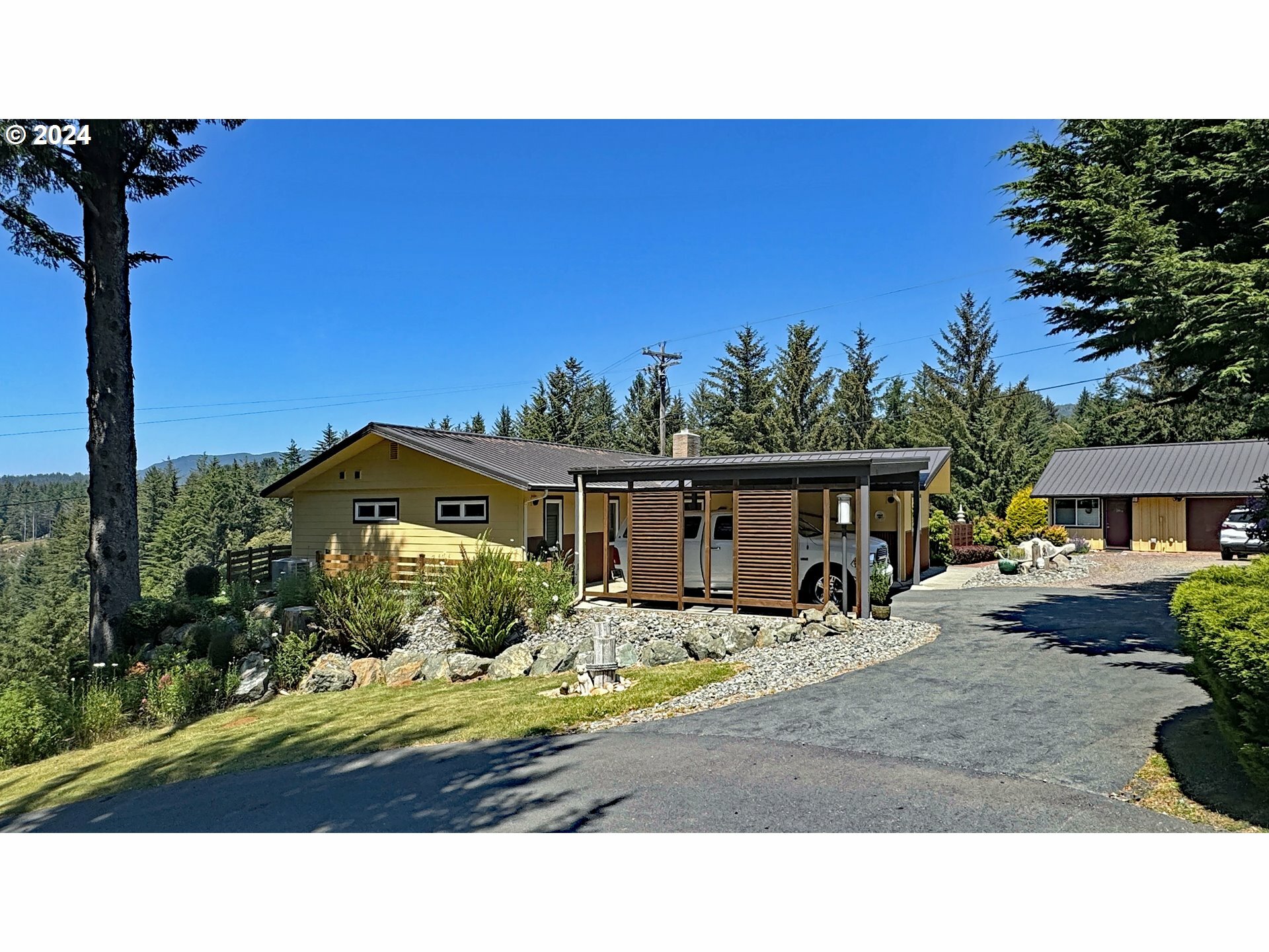 Property Photo: 95715 Garet Ln OR 97415