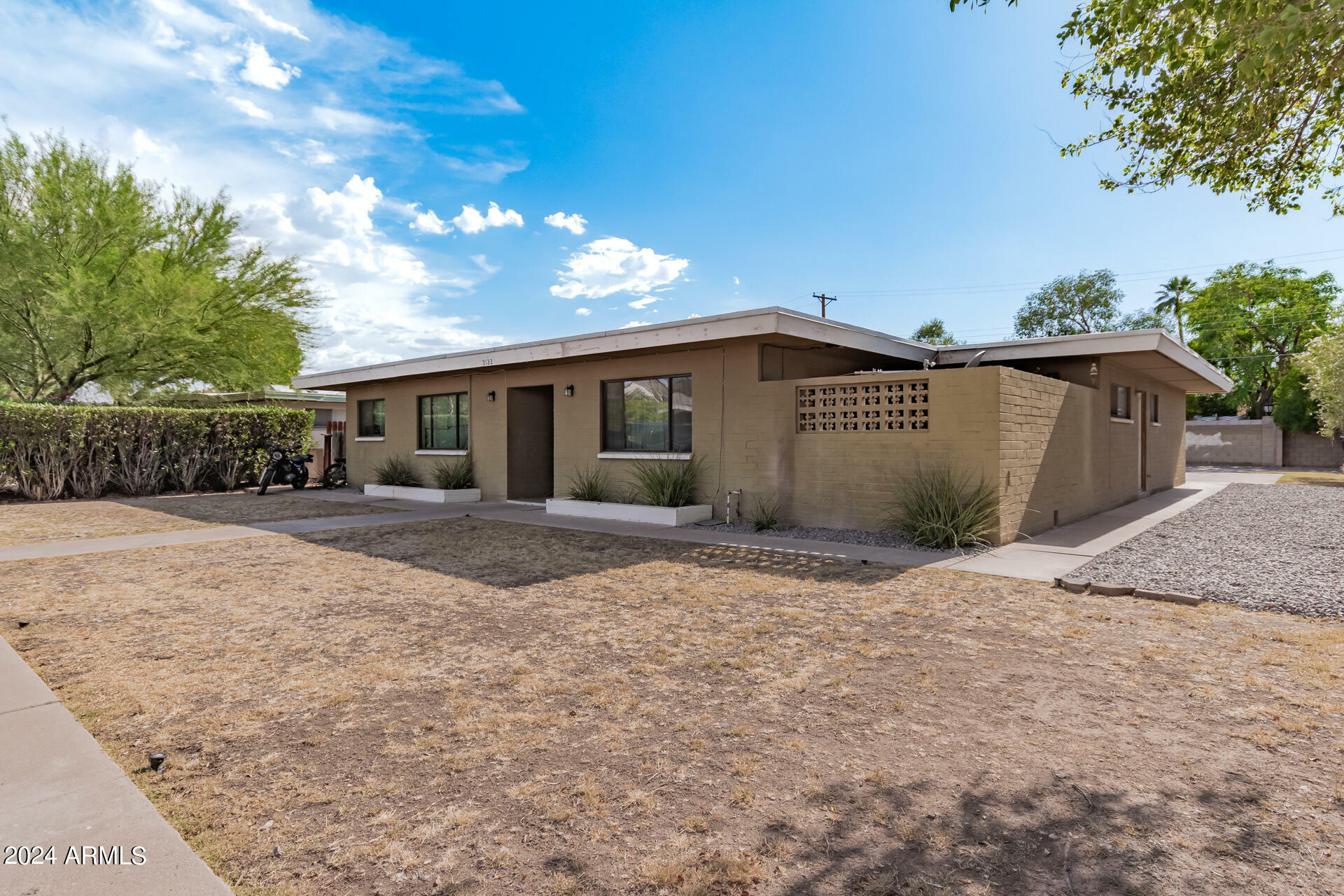 Property Photo:  2122 S Granada Drive  AZ 85282 