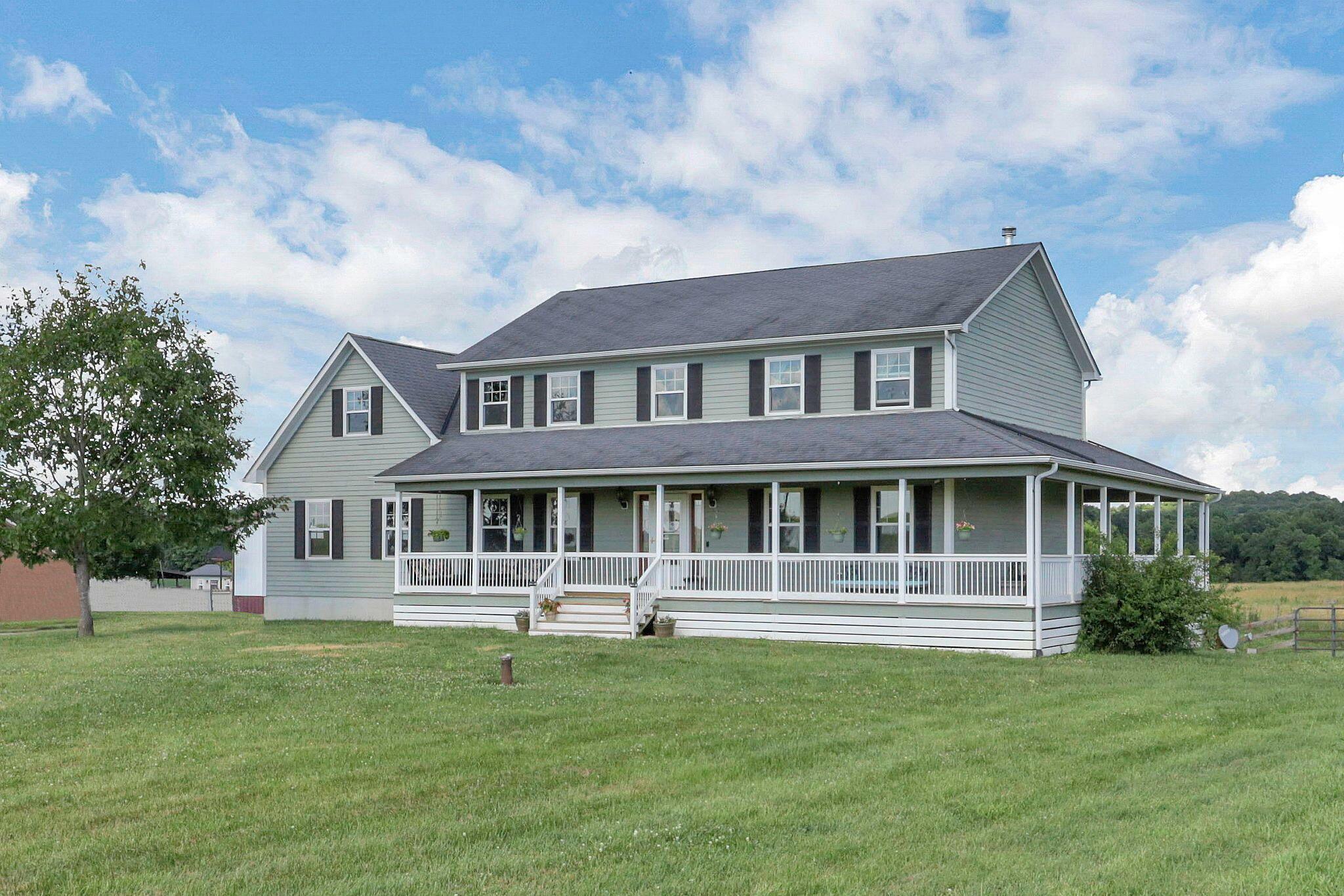 Property Photo:  4100 Thornville Road NE  OH 43150 