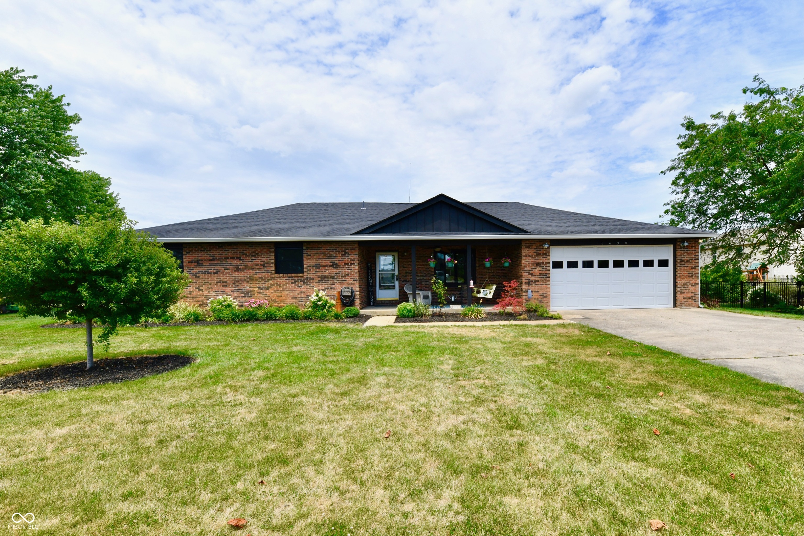 Property Photo:  8490 E County Road 200 N  IN 46123 