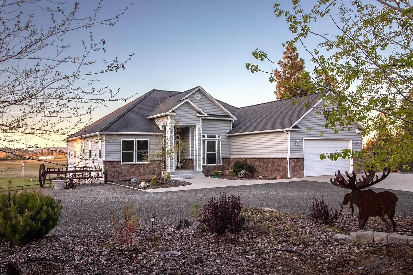 Property Photo:  18619 S Hanson Pond Ln  WA 99004 