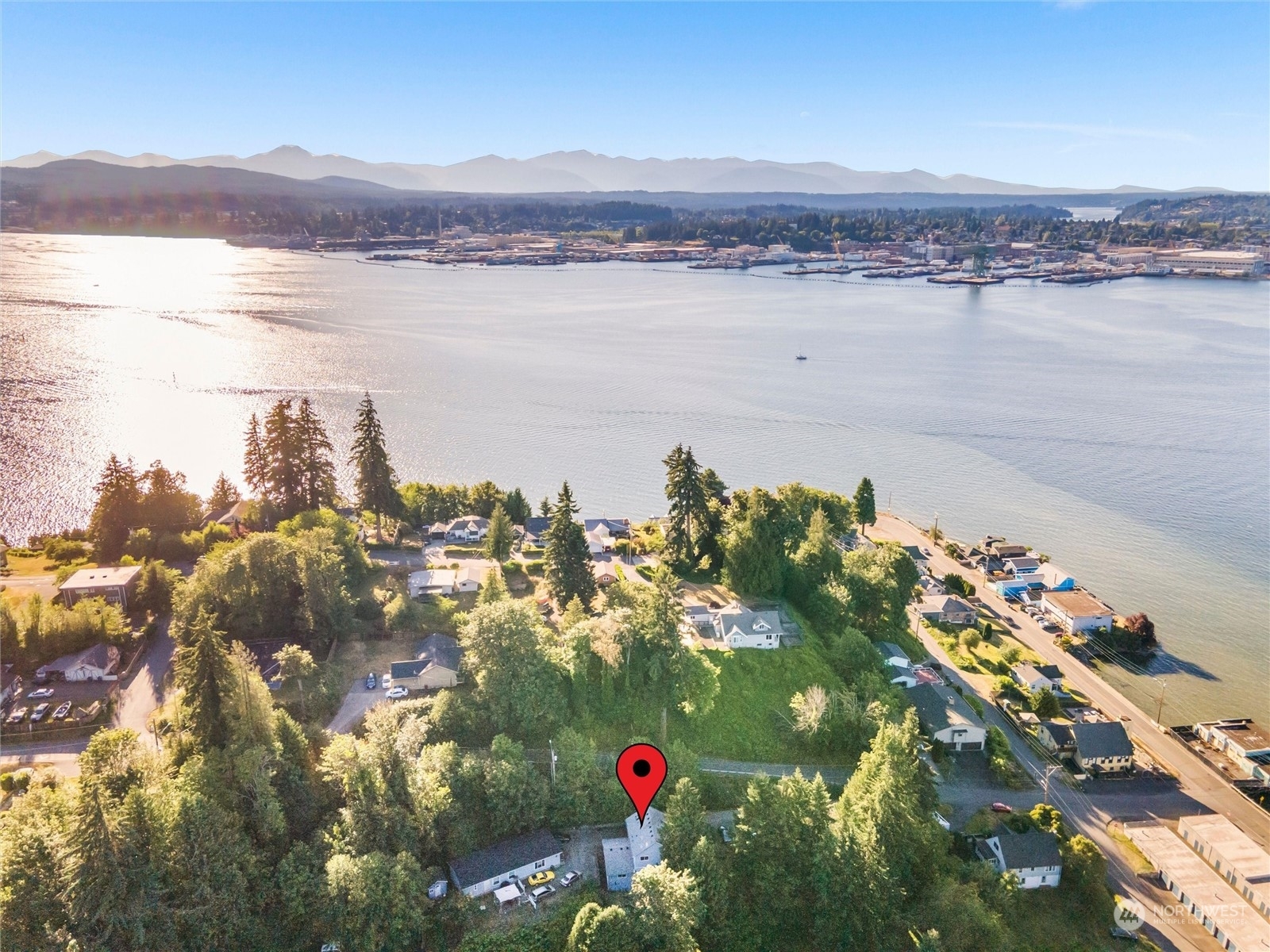 Property Photo:  533 Tracy Avenue N  WA 98366 