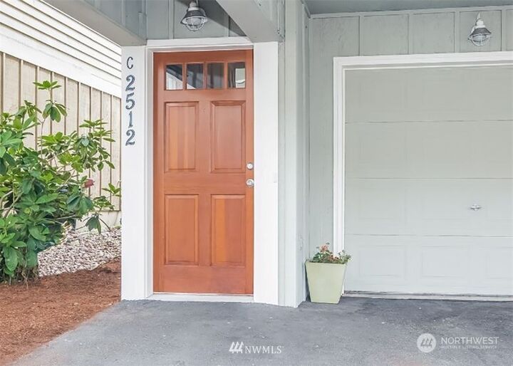 Property Photo: 2512 NE 65th Street C WA 98115