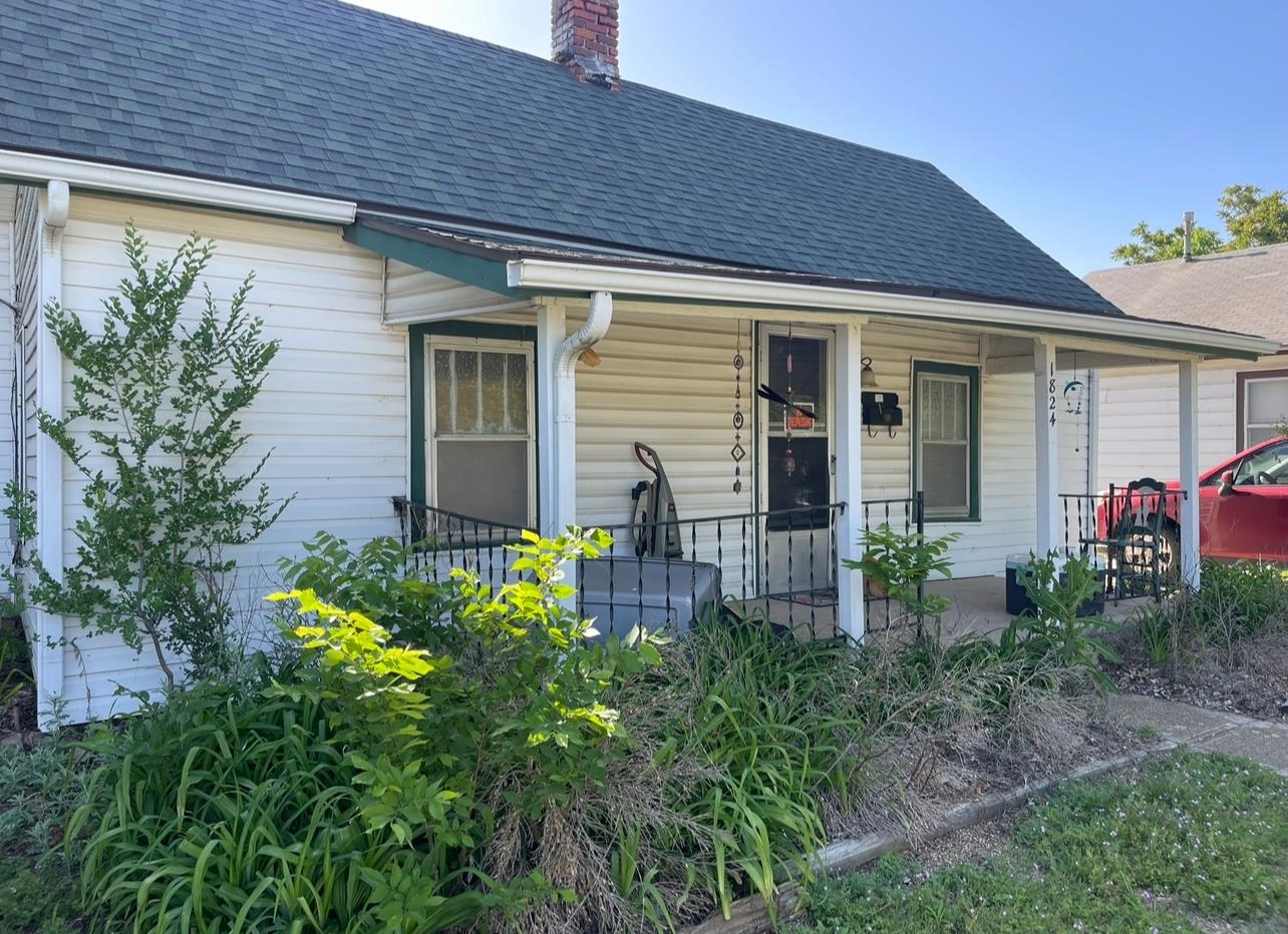 Property Photo:  1824 S Exchange St  KS 67213 