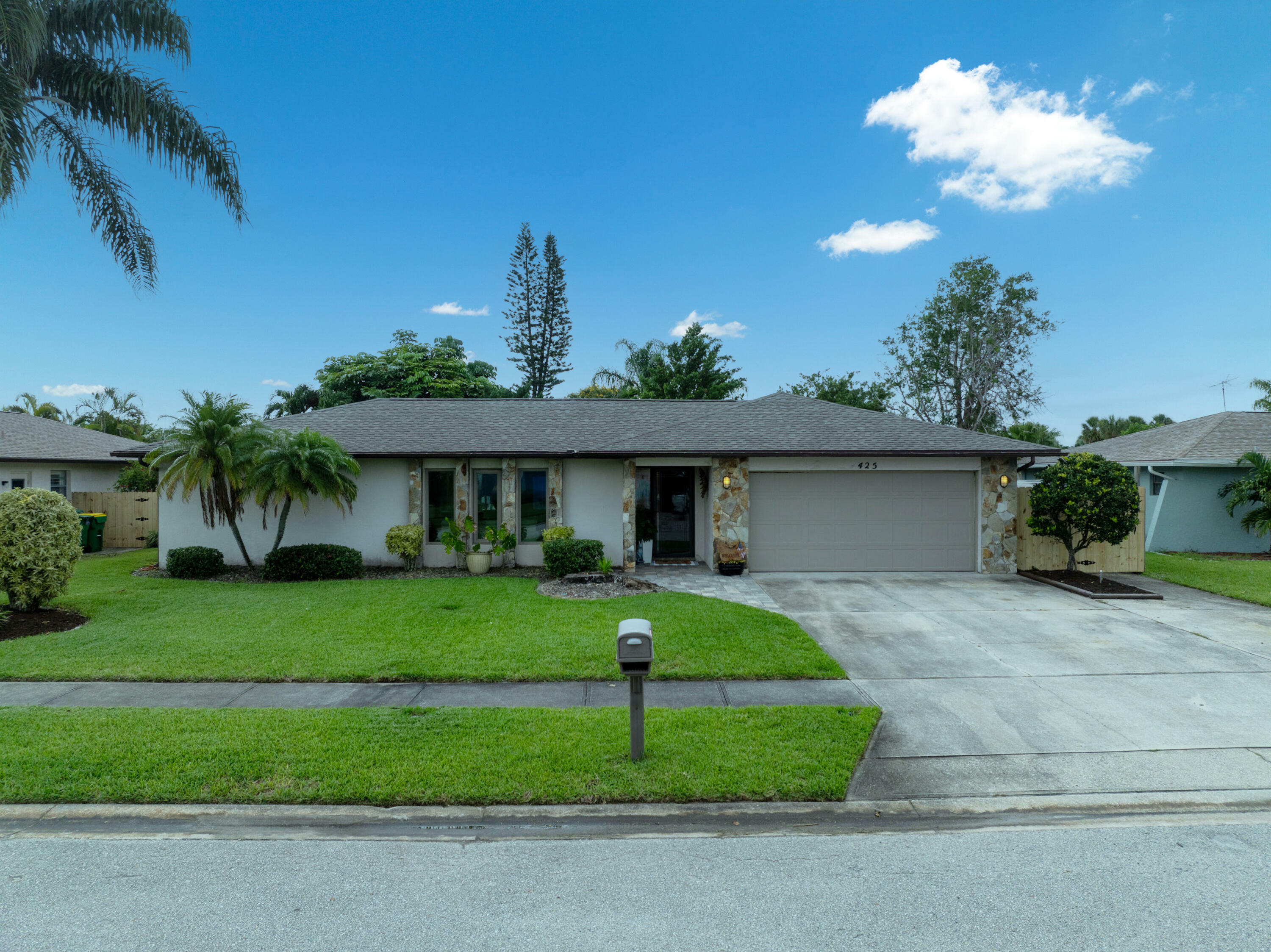 Property Photo:  425 Carriage Road  FL 32937 