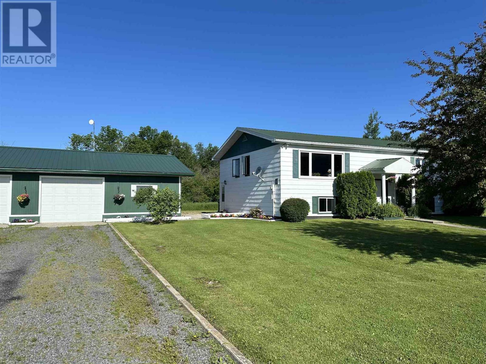 Photo de la propriété:  1309 611 Hwy, Rmb 63  ON P9A 3M2 