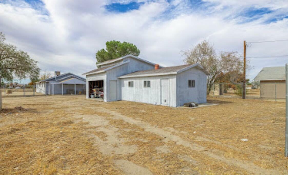 Property Photo: 2202 E Lancaster Boulevard CA 93535