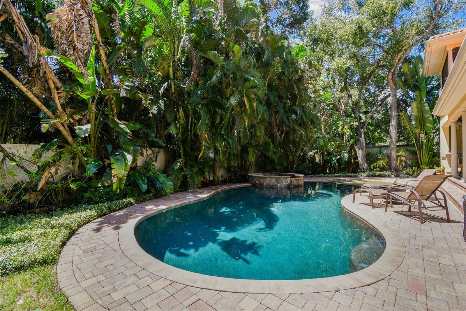 Property Photo:  4108 W San Luis Street  FL 33629 