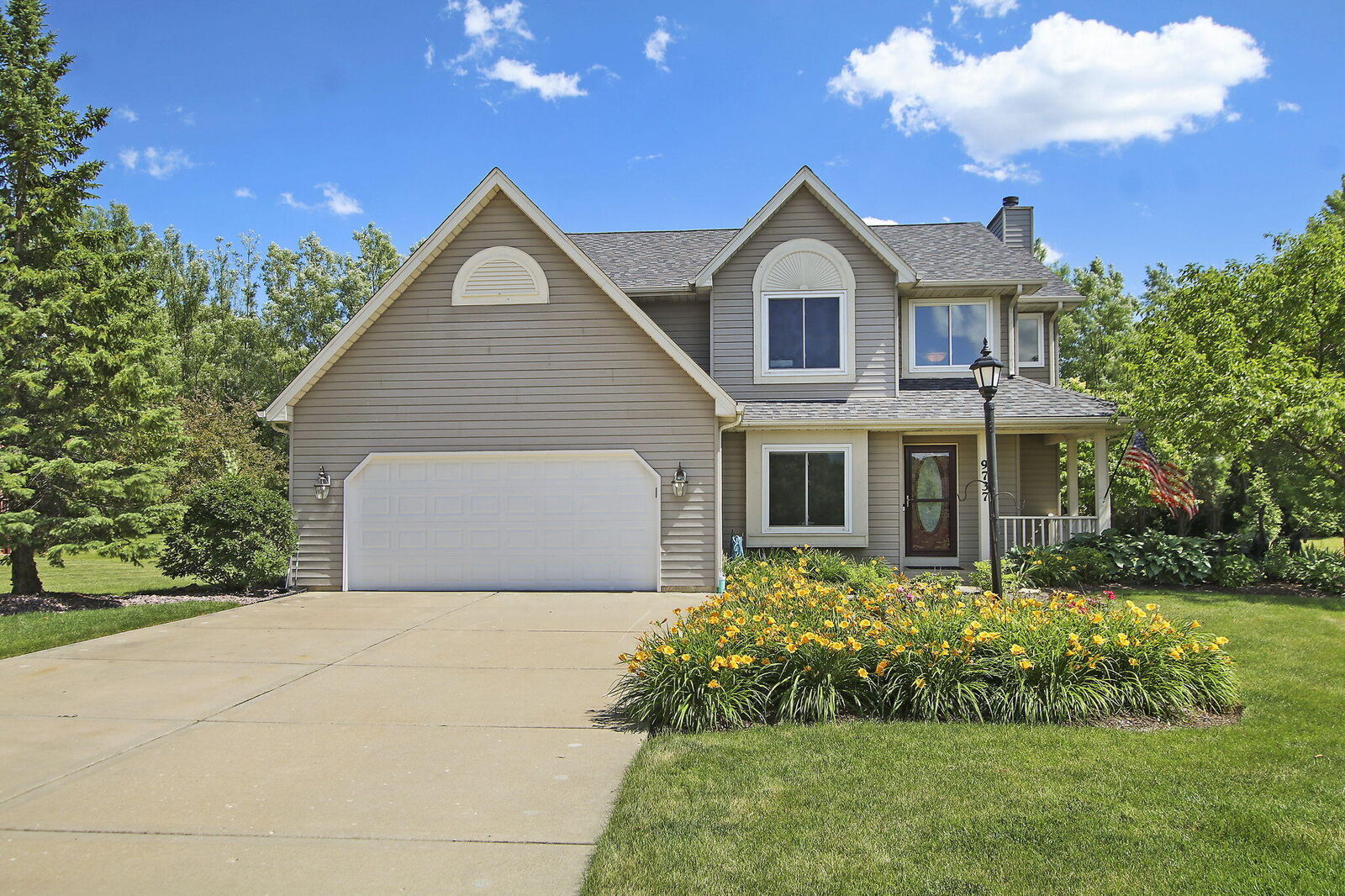 Property Photo: 9737 84th Pl WI 53158