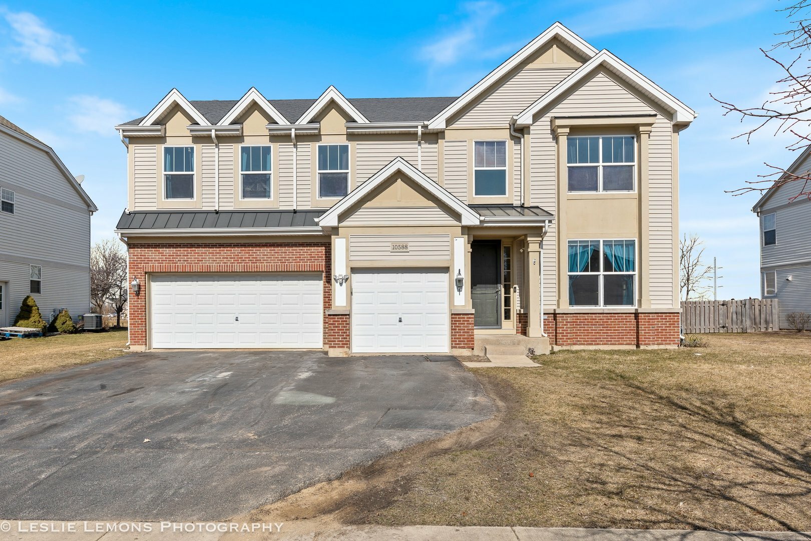 Property Photo: 10588 Faiths Way IL 60142