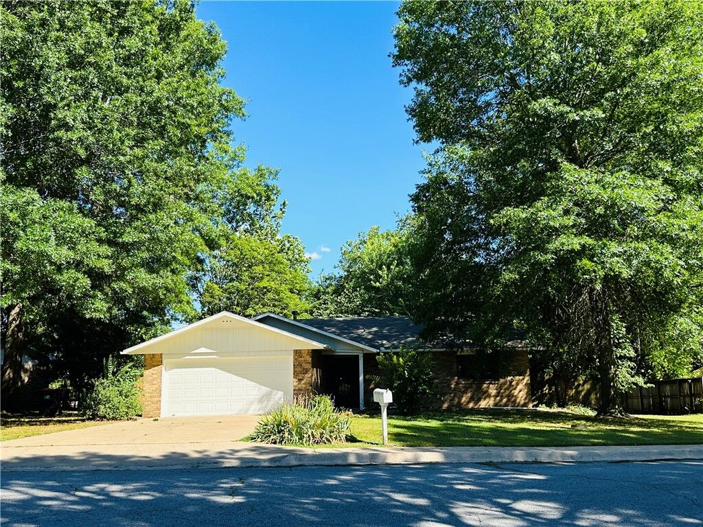 Property Photo:  303 Indian Trail  AR 72764 