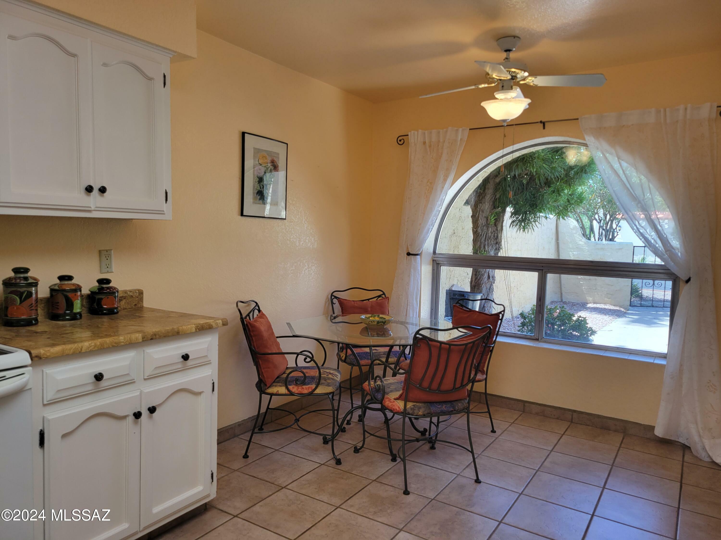 Property Photo:  933 W Calle Del Regalo  AZ 85614 