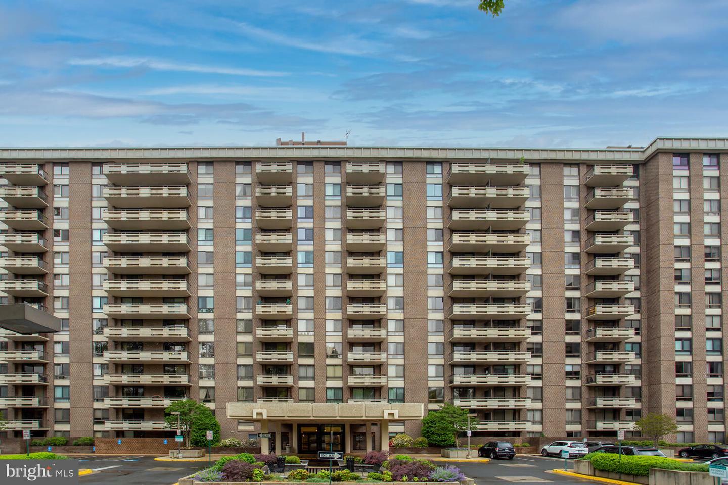 Property Photo: 1808 Old Meadow Road 1109 VA 22102