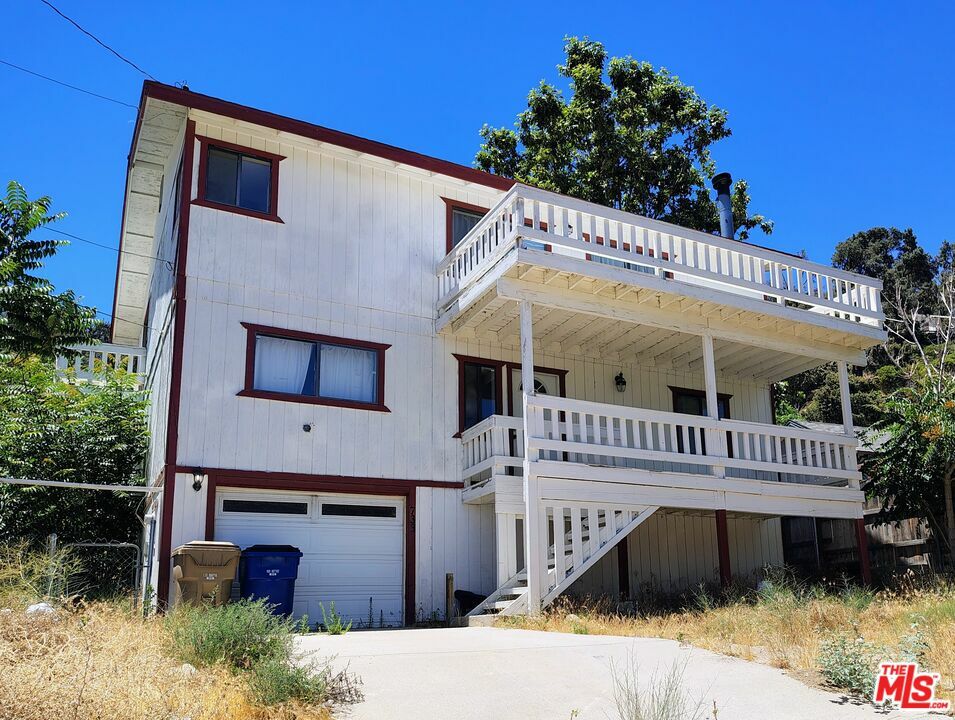 Property Photo:  733   Anacapa Trl  CA 93225 