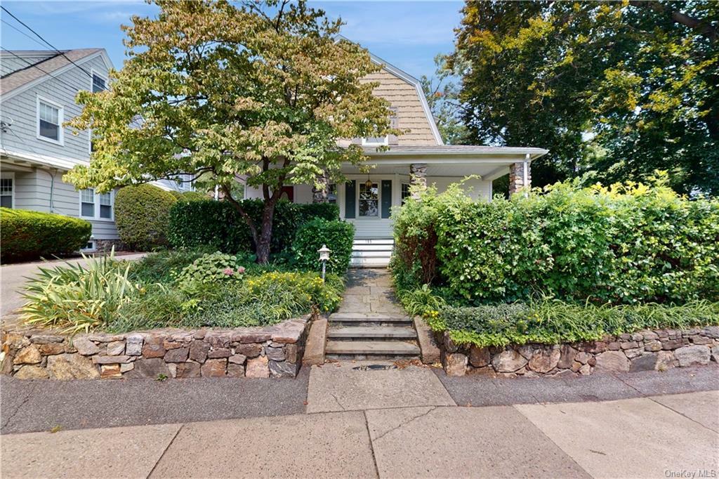 Property Photo:  195 Larchmont Avenue  NY 10538 