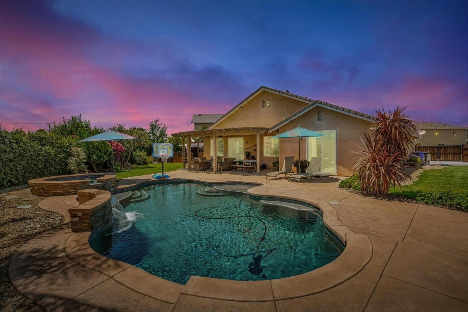 Property Photo: 910 Fermoy Way CA 95632