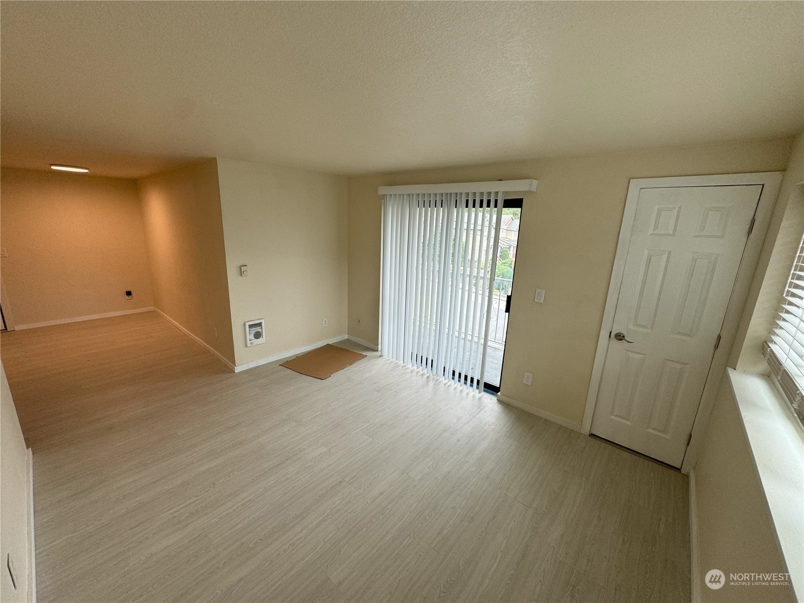 Property Photo:  929 N 105th Street C  WA 98133 