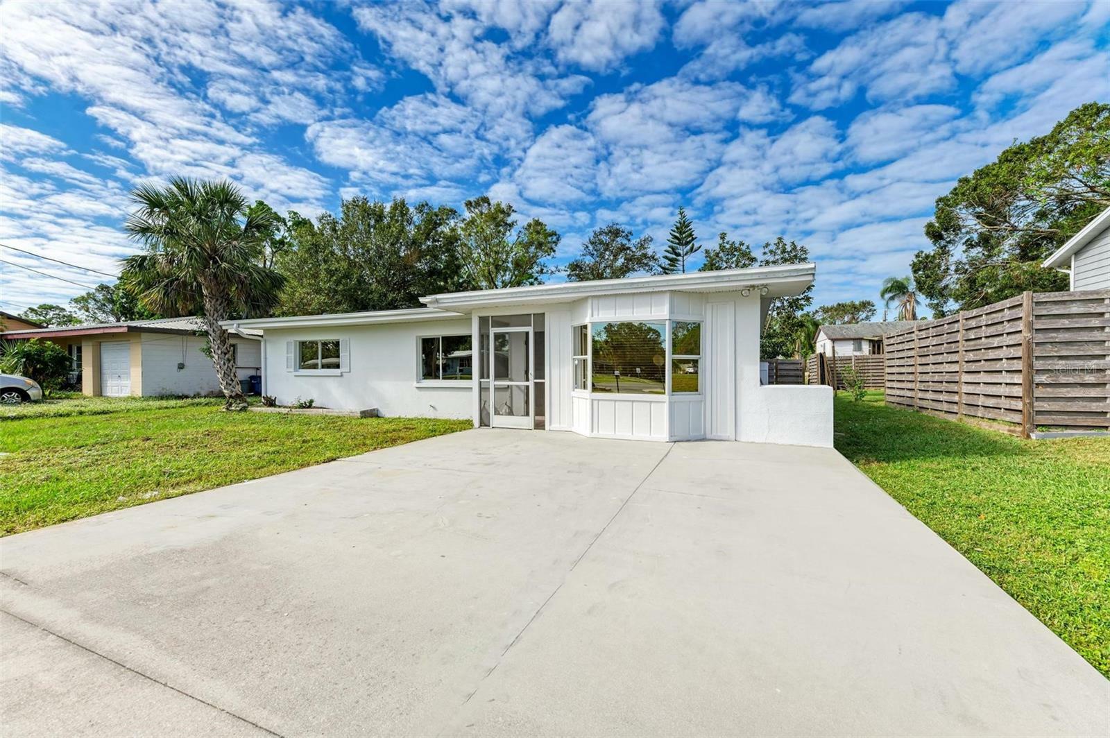 Property Photo: 818 Padgett Avenue FL 34237