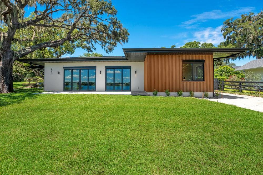 Property Photo:  930 East Boulevard  FL 34786 