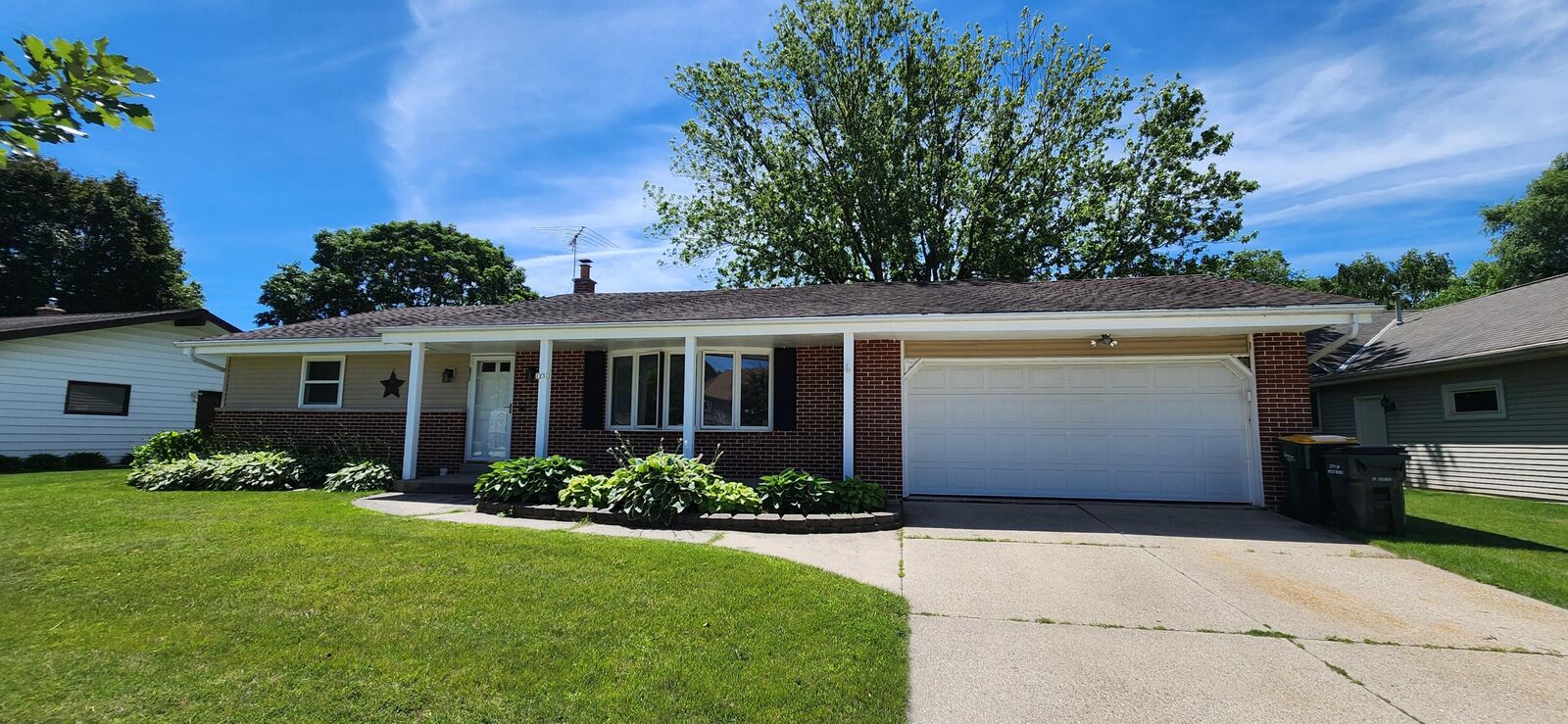 Property Photo: 1231 Highlandview Dr WI 53095