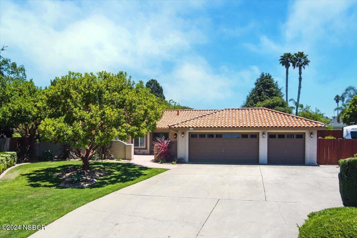 Property Photo: 1150 Greenridge Court CA 93455