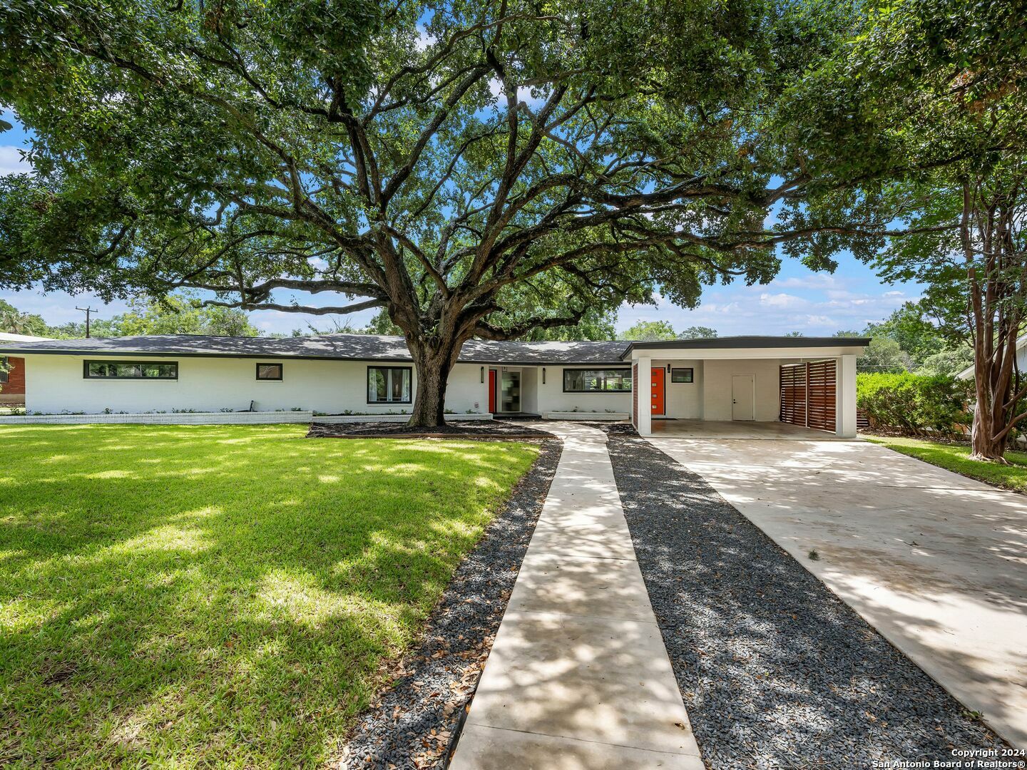 Property Photo:  204 Glentower Dr  TX 78213 