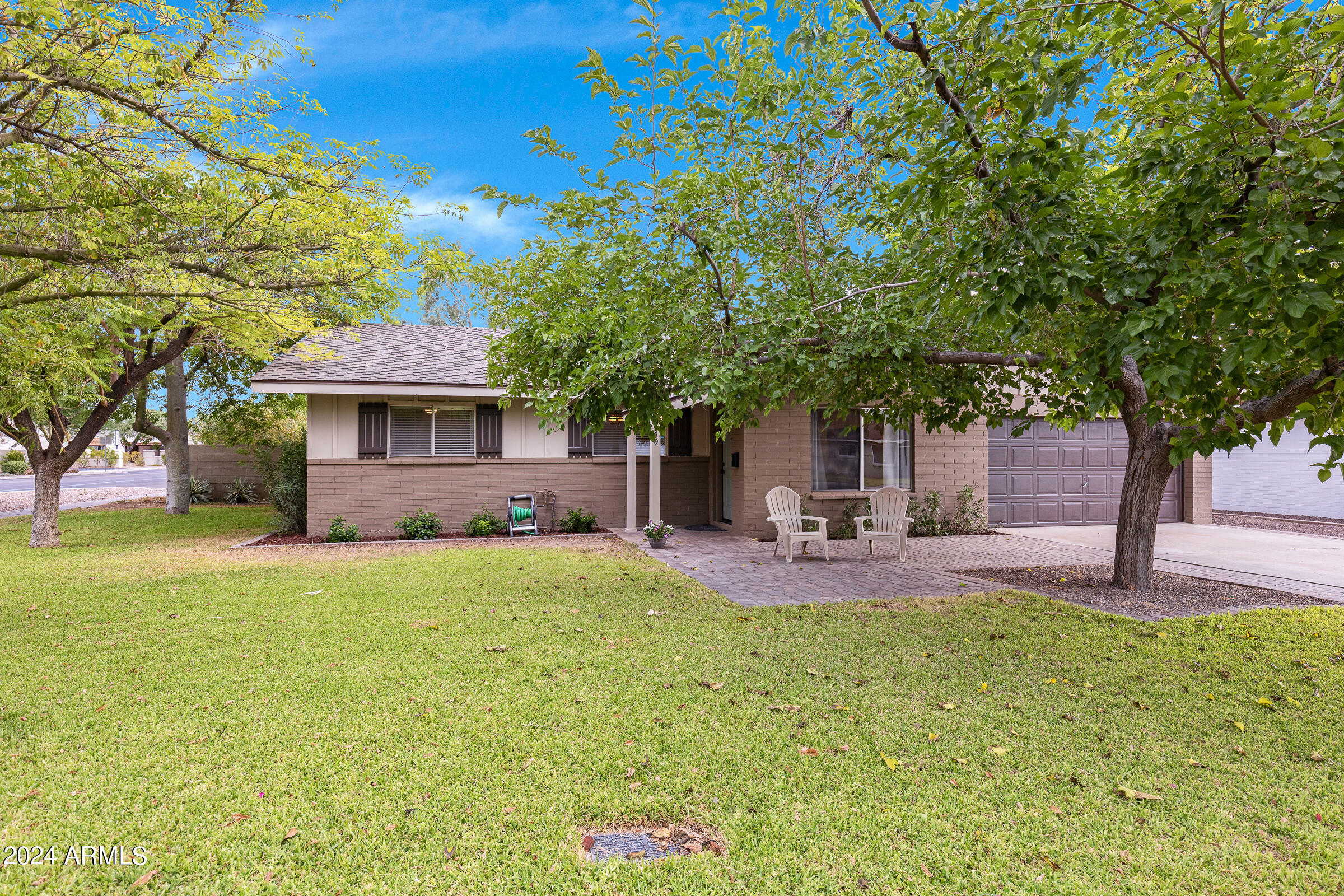 Property Photo: 239 E Huntington Drive AZ 85282