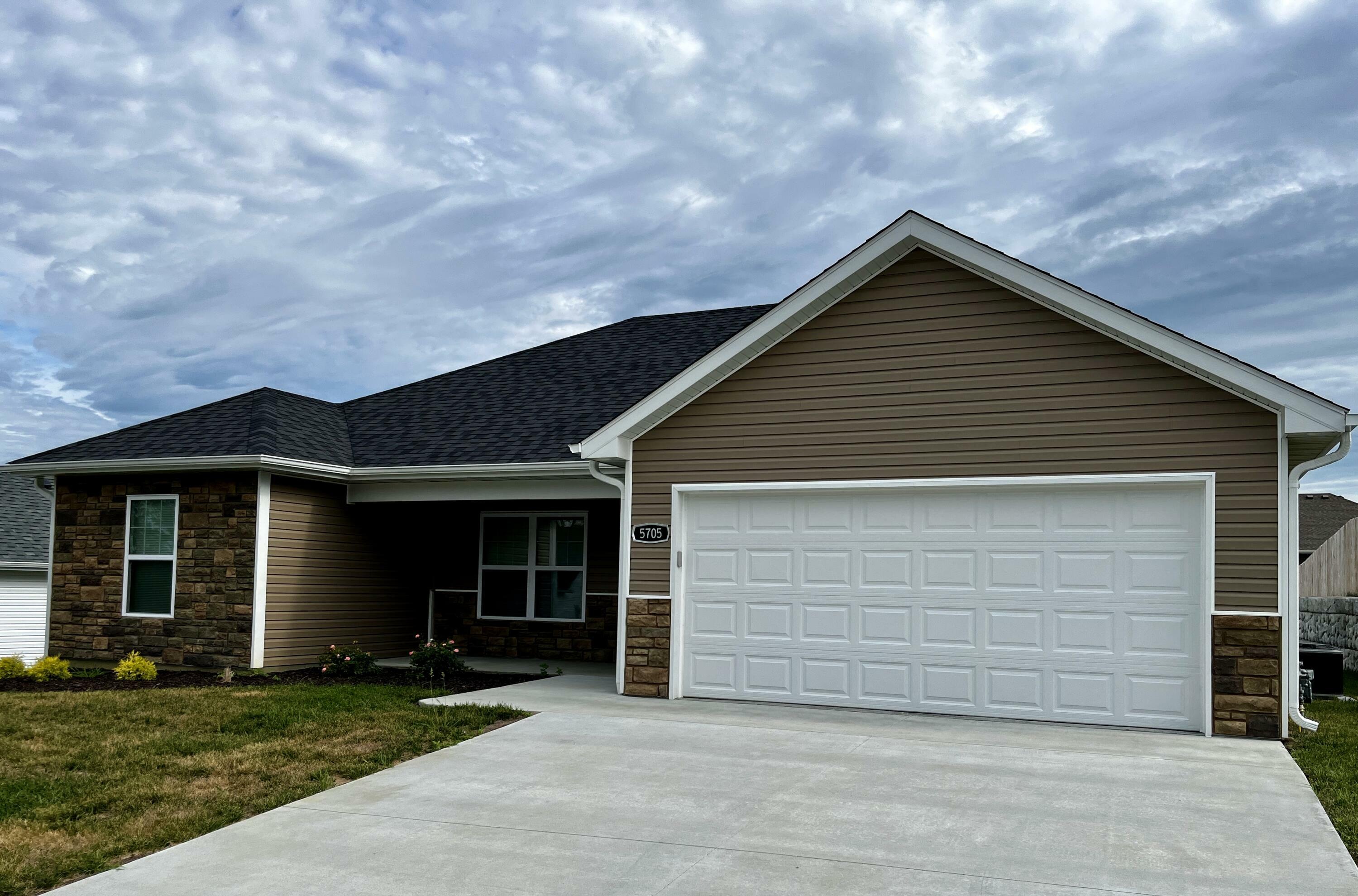 Property Photo:  5705 Black Gum Ct  MO 65202 