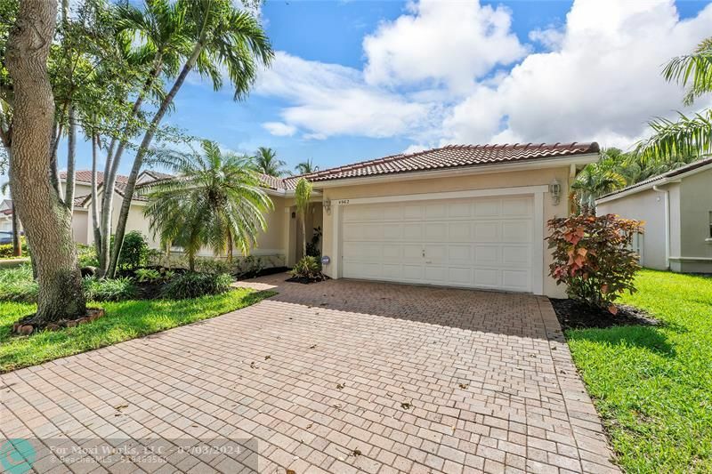 Property Photo:  4962 SW 32nd Way  FL 33312 