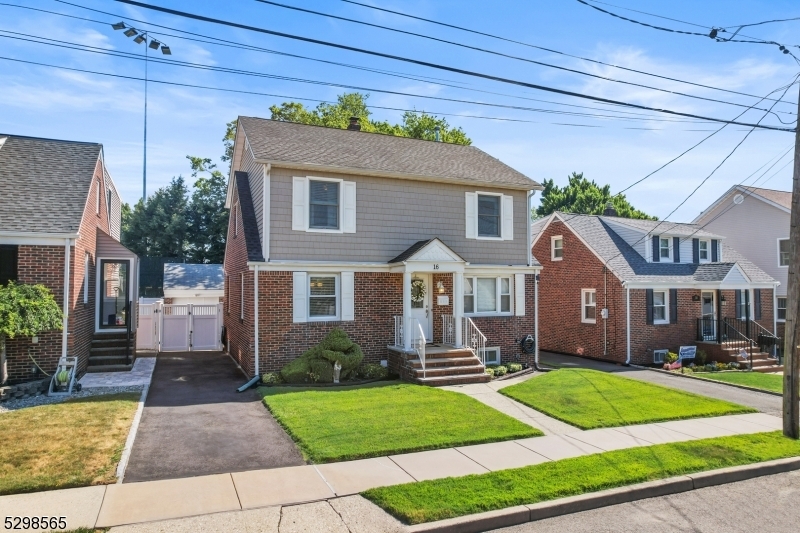 Property Photo:  16 Stratford Pl  NJ 07031 