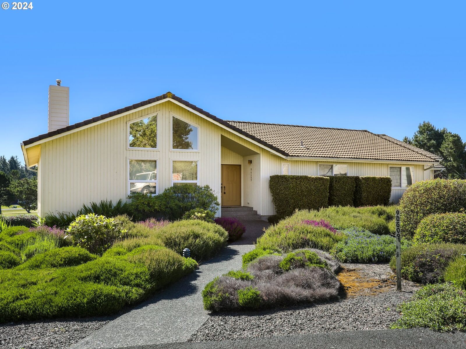 Property Photo:  90509 Birdie Dr  OR 97146 