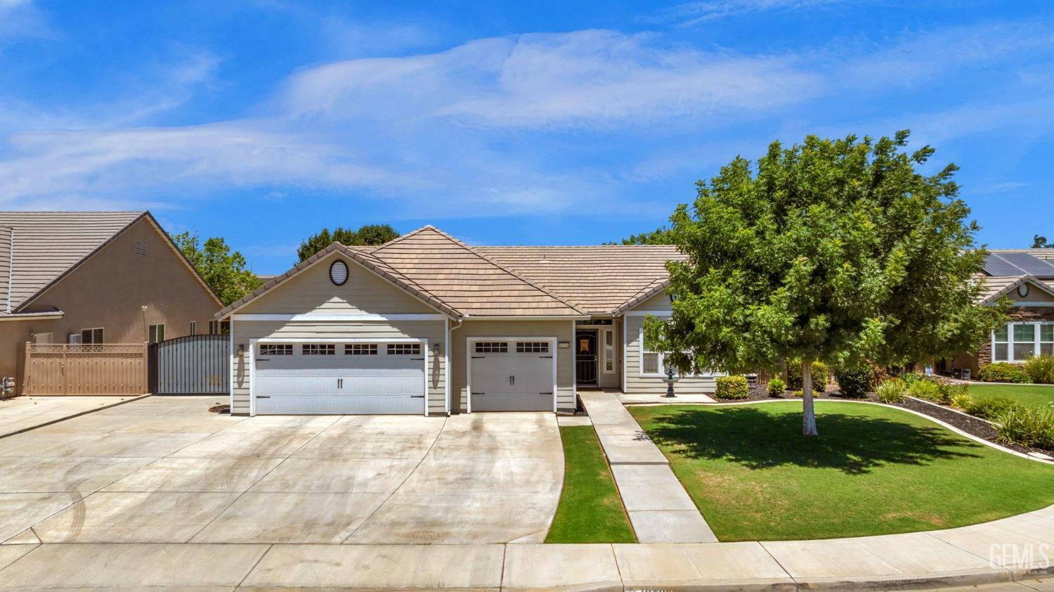 Property Photo:  10204 Cape Hatteras Drive  CA 93314 