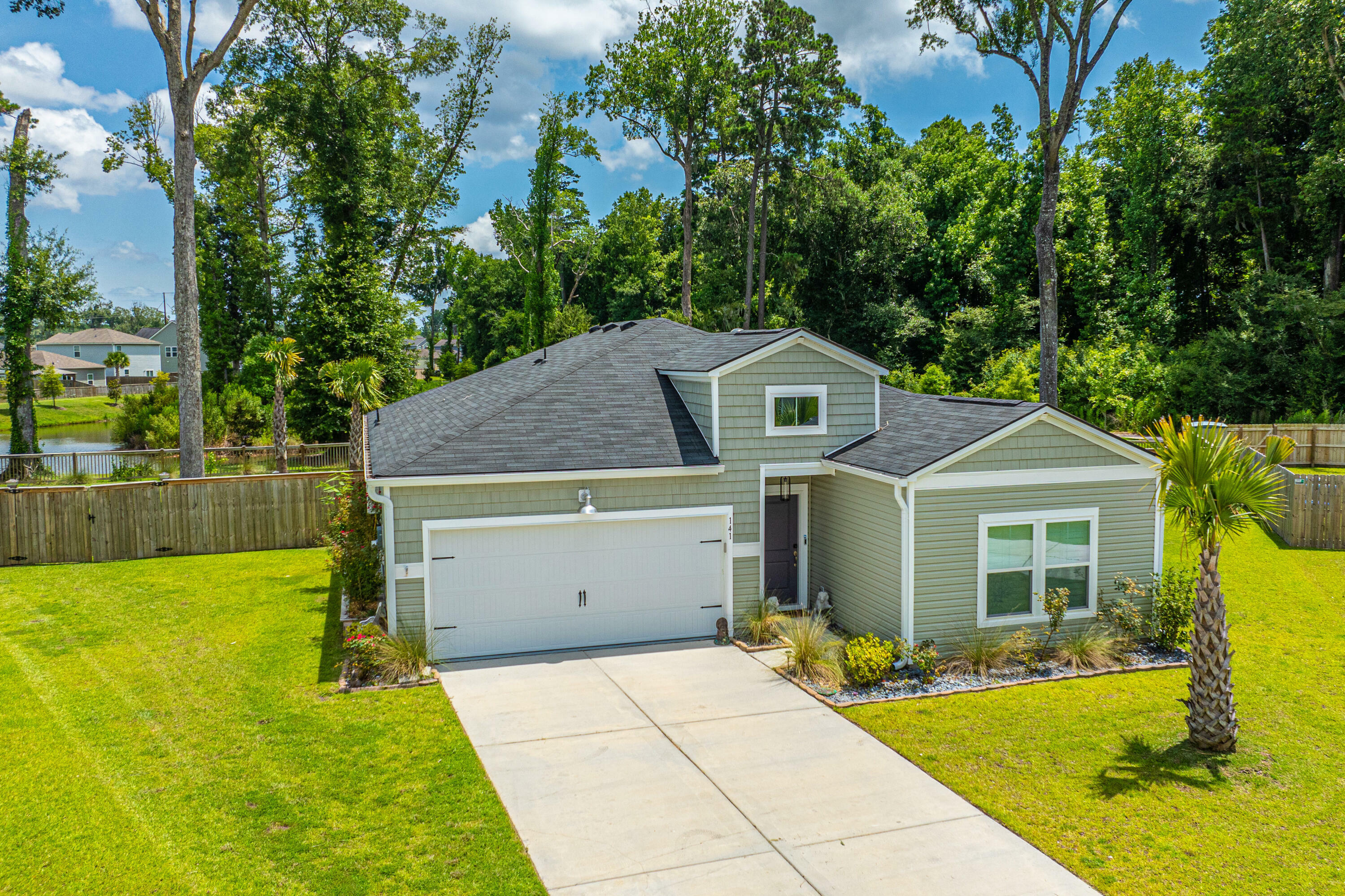 Property Photo: 141 Vistawood Drive SC 29414