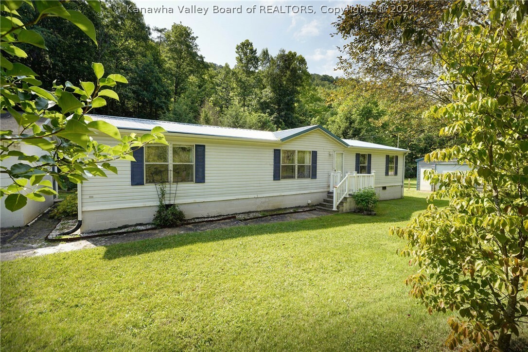 6998 Wills Creek Road  Elkview WV 25071 photo