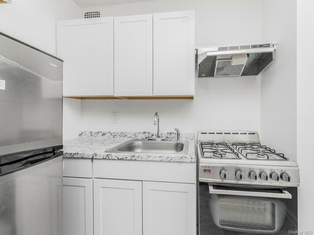 Property Photo:  6535 Broadway 4J  NY 10471 