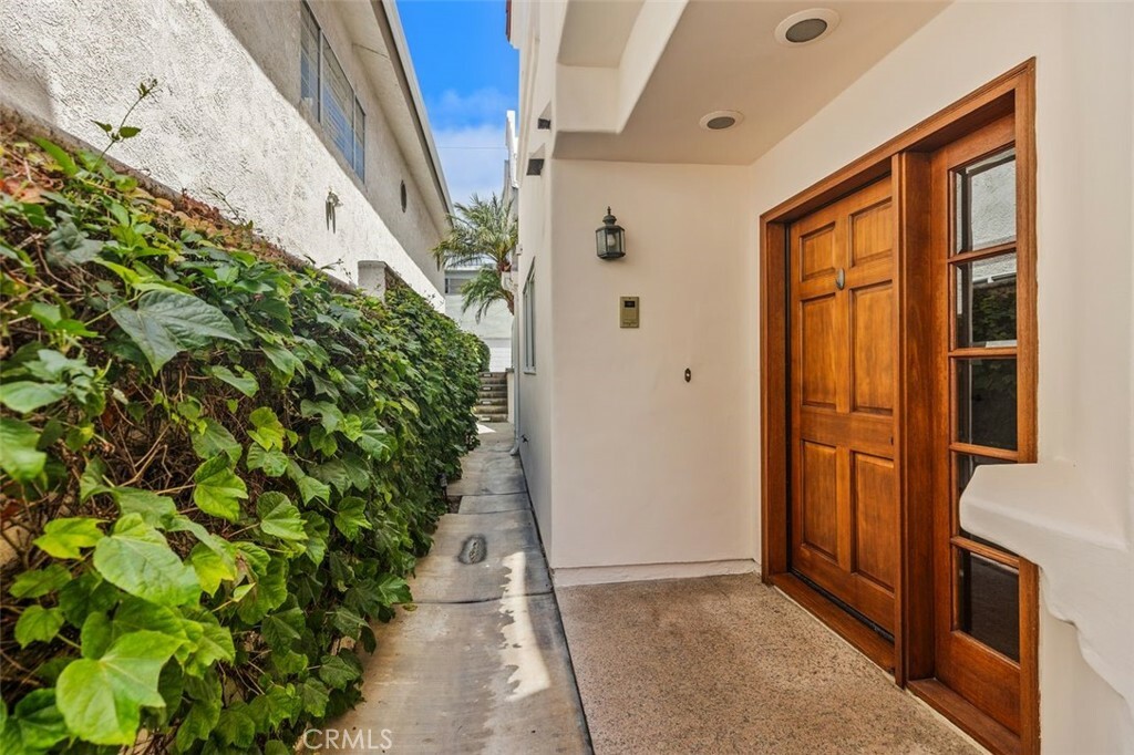 Property Photo:  318 Jasmine Avenue B  CA 92625 