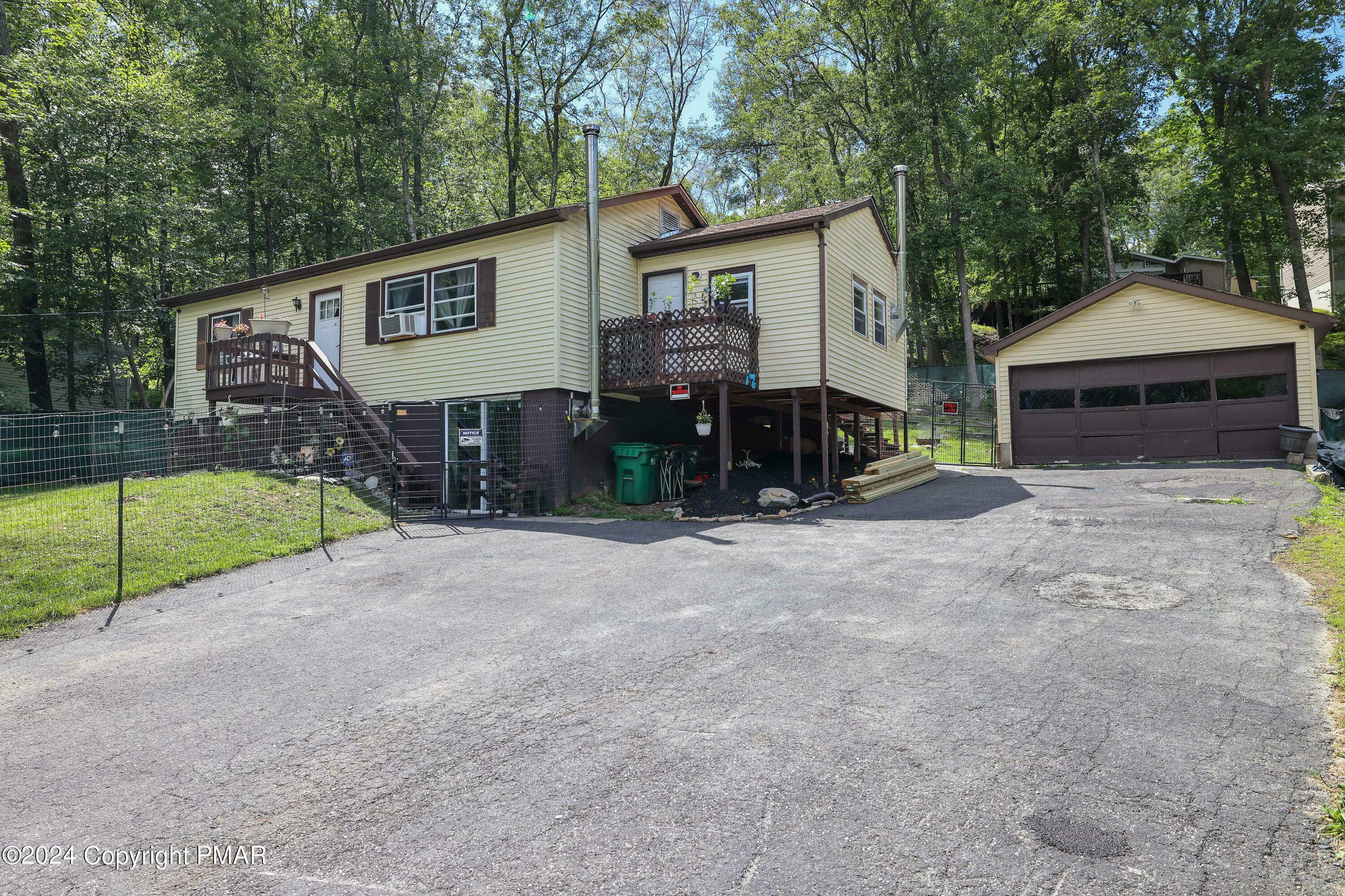 Property Photo:  2112 Fawn Lane  PA 18324 