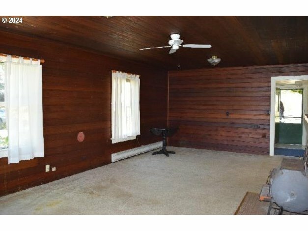 Property Photo:  95499 N Bank Rogue River Rd  OR 97444 