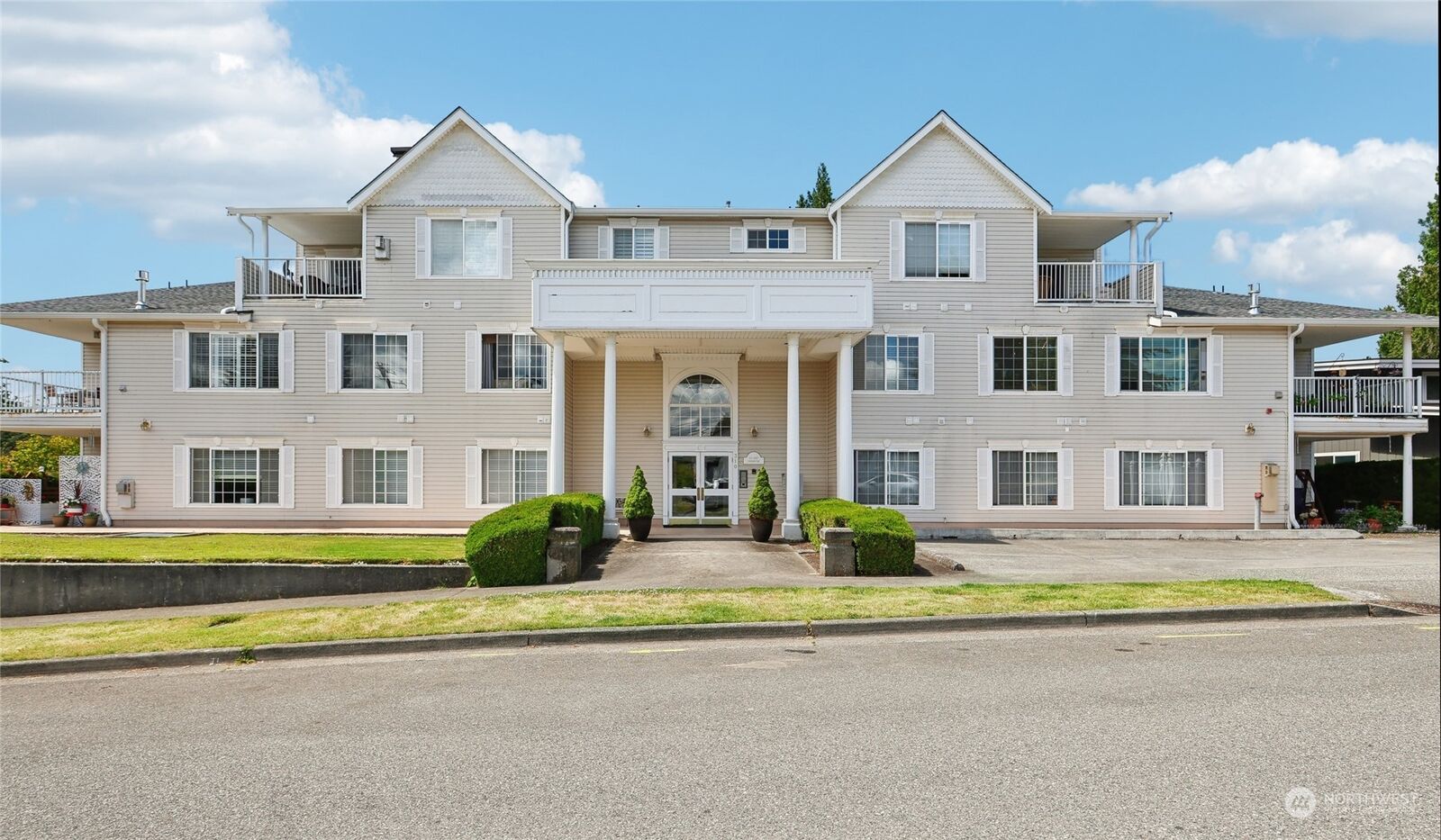 Property Photo: 310 N Dunham Avenue 204 WA 98223