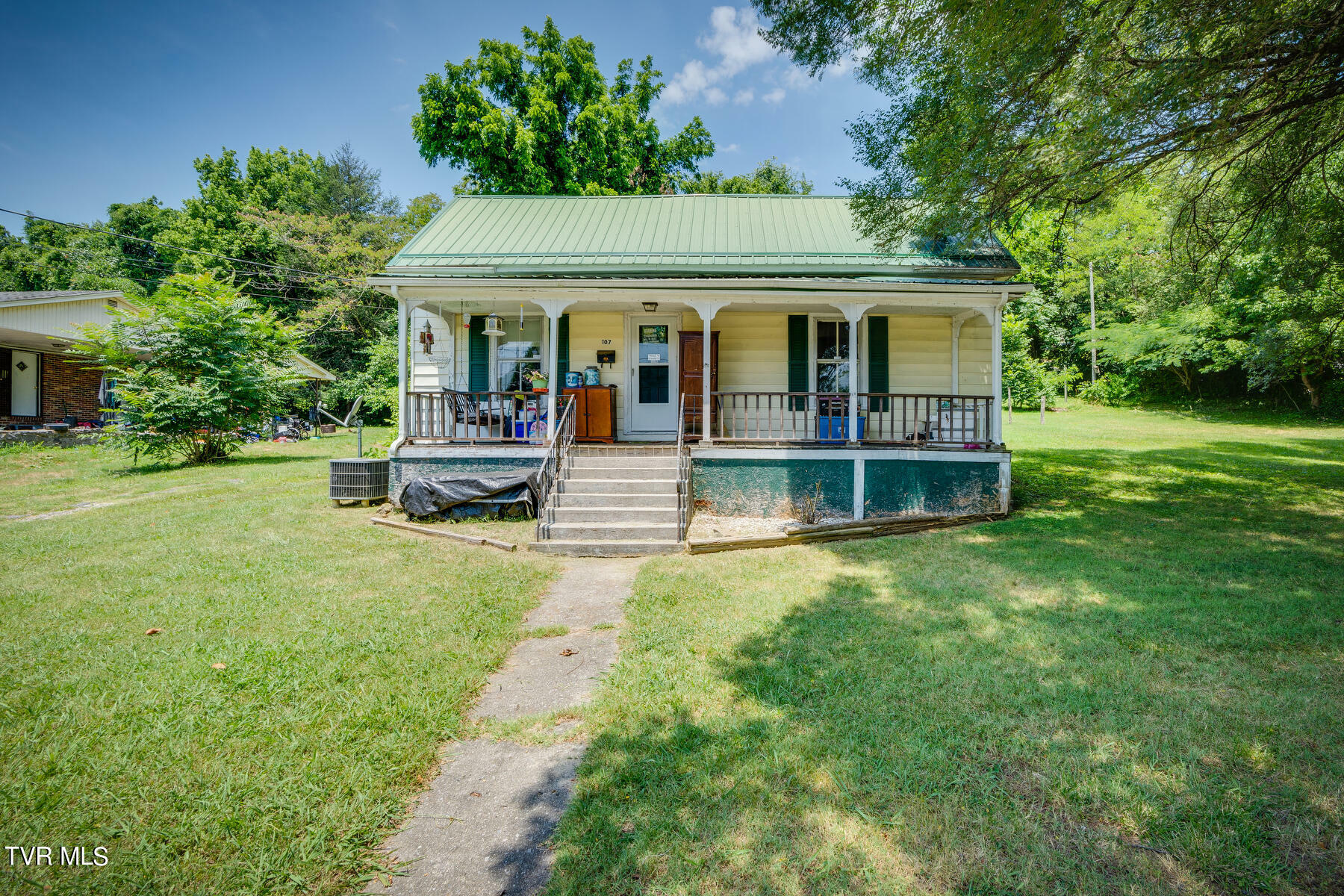 Property Photo:  107 Watterson Street  TN 37857 