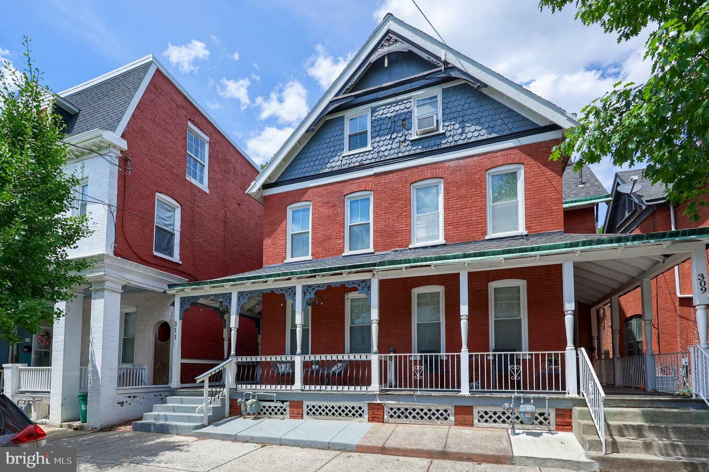 Property Photo:  311 W Lemon Street  PA 17603 