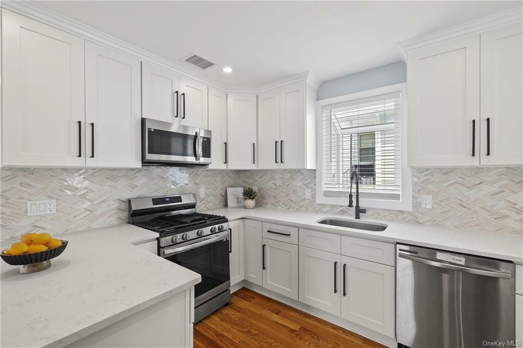 Property Photo:  94 Munson Street  NY 10573 