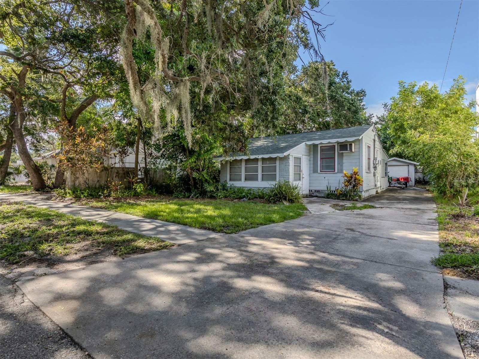 Property Photo:  1740 Wisconsin Lane  FL 34239 