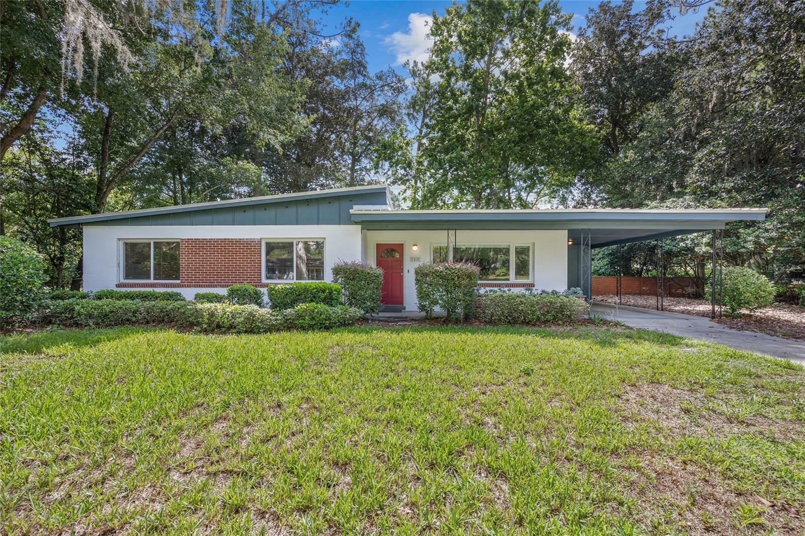 Property Photo:  1415 NE 12th Street  FL 32601 