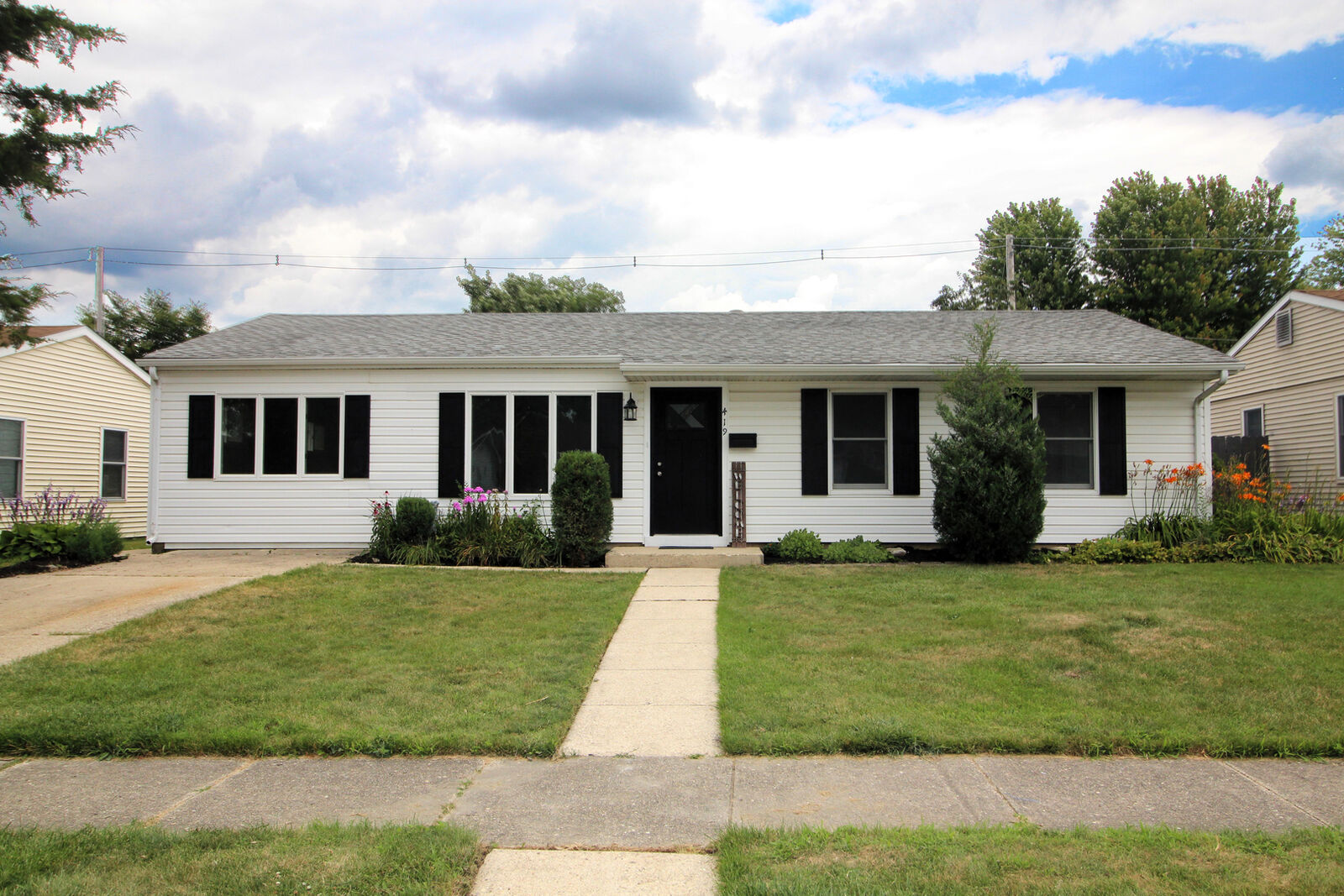Property Photo:  419 Laurel Avenue  IL 60446 