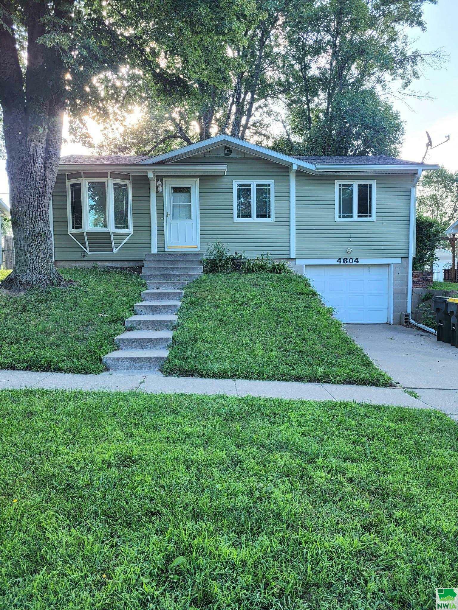 Property Photo:  4604 Tyler Street  IA 51108 