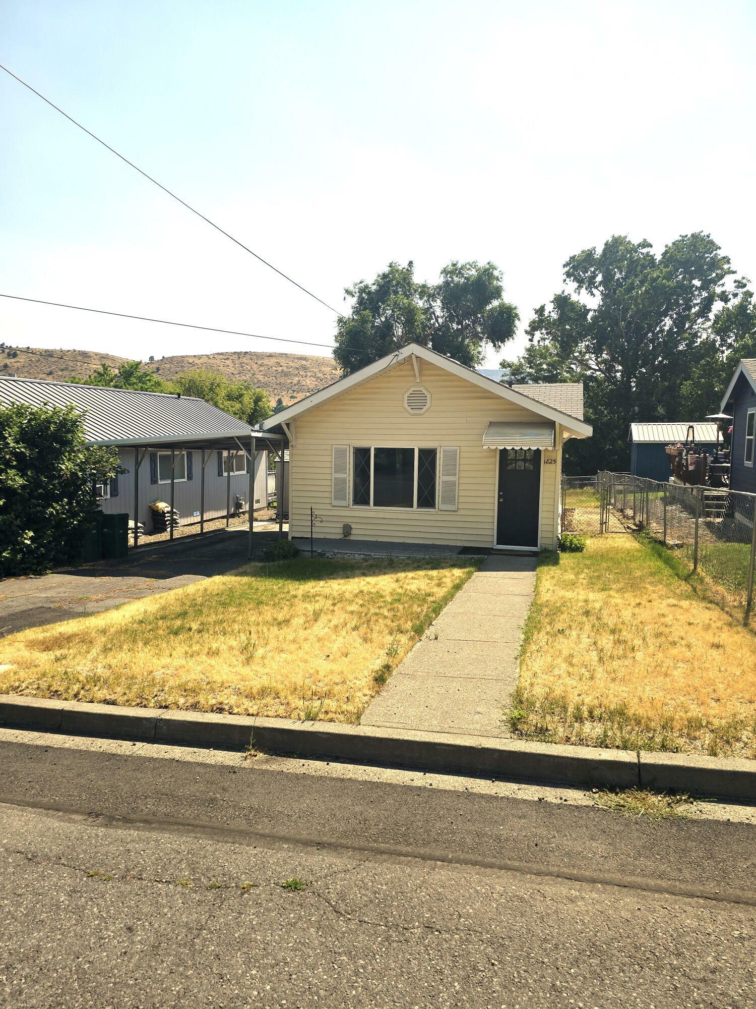 Property Photo:  1825 Lancaster Avenue  OR 97601 