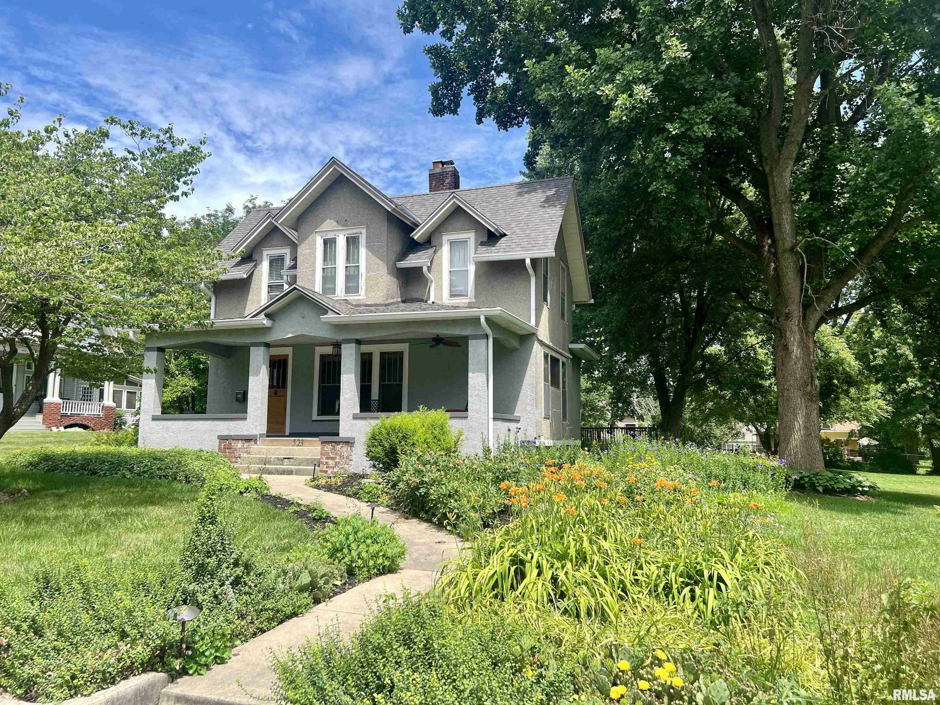 Property Photo: 523 N Academy Street IL 61401