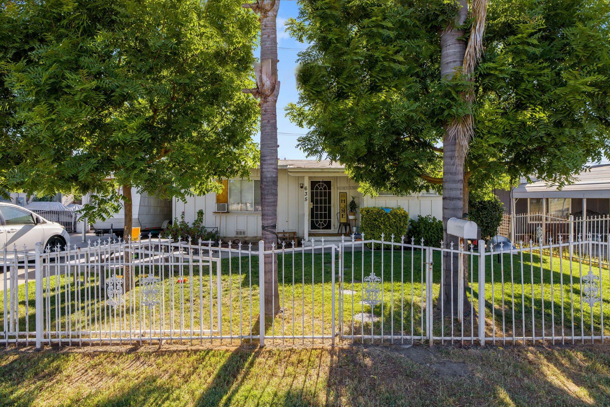 Property Photo:  635 N Rinaldi Street  CA 93291 