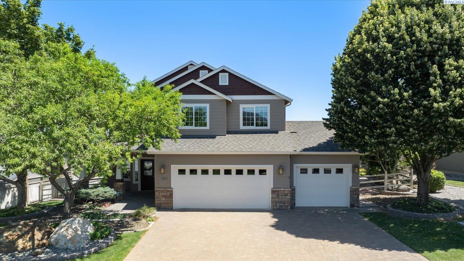 Property Photo: 580 Charbonneau Dr WA 99352